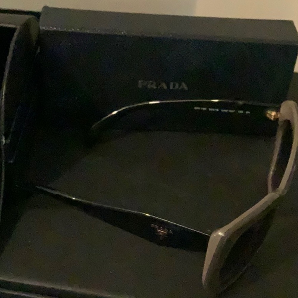 Prada sunglasses - Picture 3 of 4